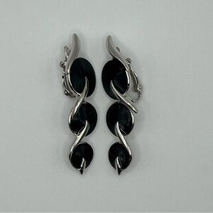 Vintage Trifari Black and Silver Clip on Earrings. Elegant clip ons.